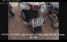 Video: Ngông cuồng chửi cảnh sát giữa phố